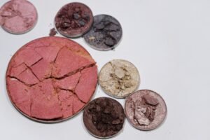 How to Fix Broken Eyeshadow: Easy Methods to Restore Cracked and Shattered Powder