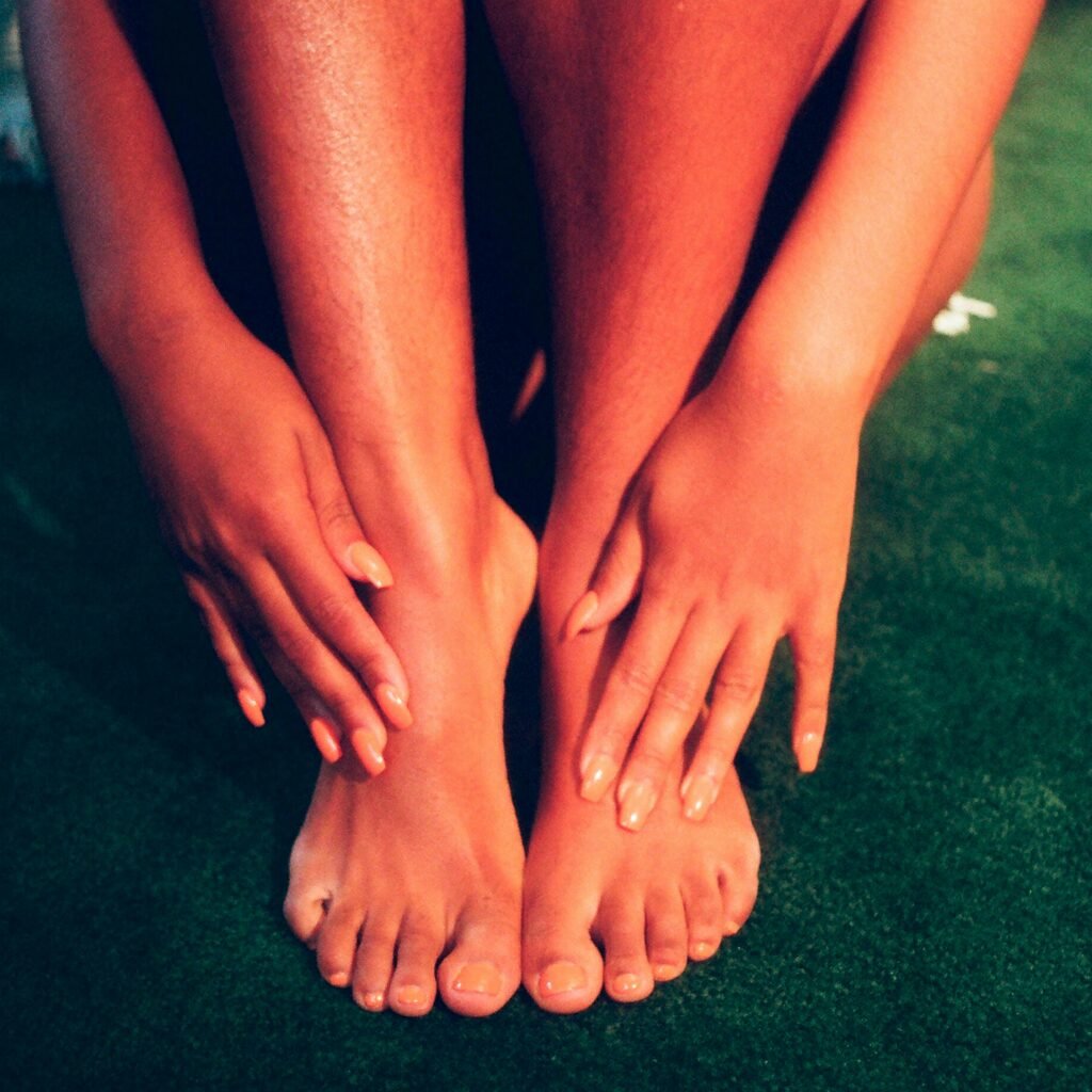 How to Get a Splinter Out of Foot Safely Complete Removal Guide showing safe splinter extraction, skin preparation, cleaning, and foot care.