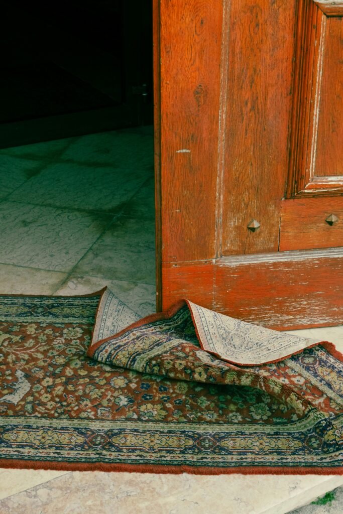 How to Get Cat Pee Smell Out of Carpets, Furniture & Hard Surfaces Ultimate Cleaning Guide guide to cat urine odor removal, deep cleaning, furniture care, and surface maintenance.
