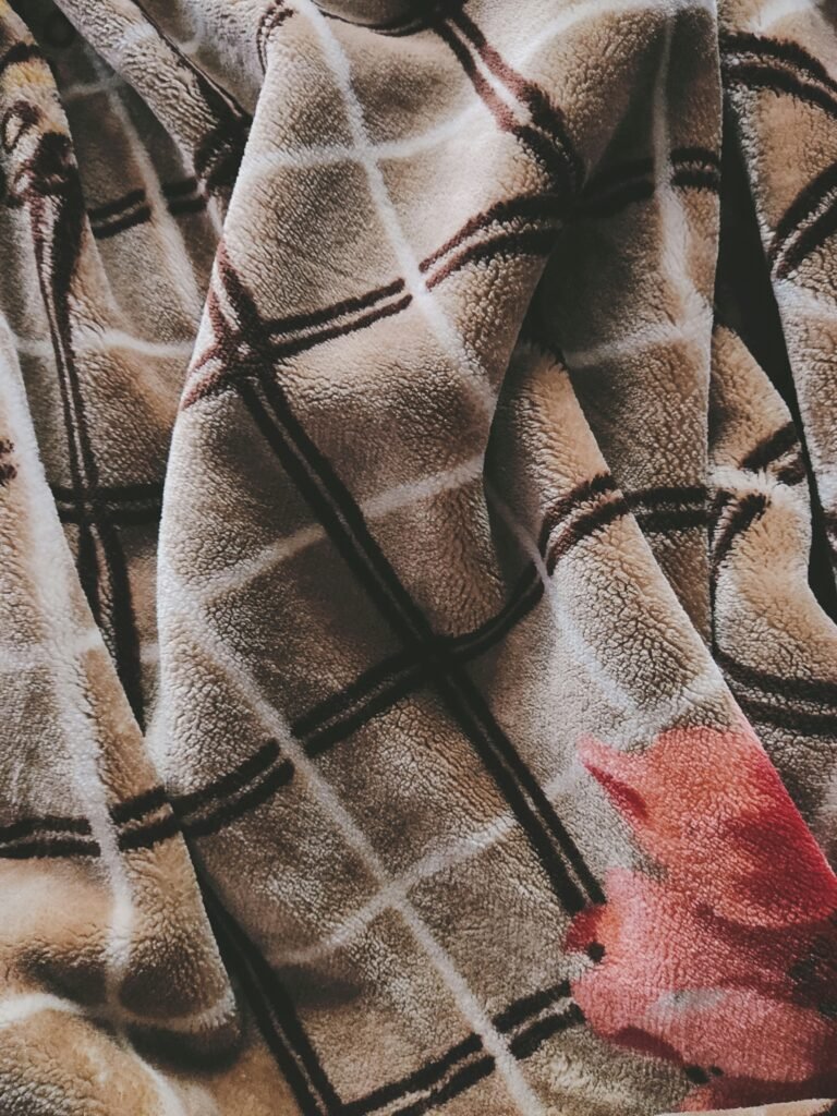 How to Get Period Blood Out of Mattress Fresh and Dried Stain Removal guide to mattress stain removal, blood cleaning, fabric care, drying methods, and maintenance.