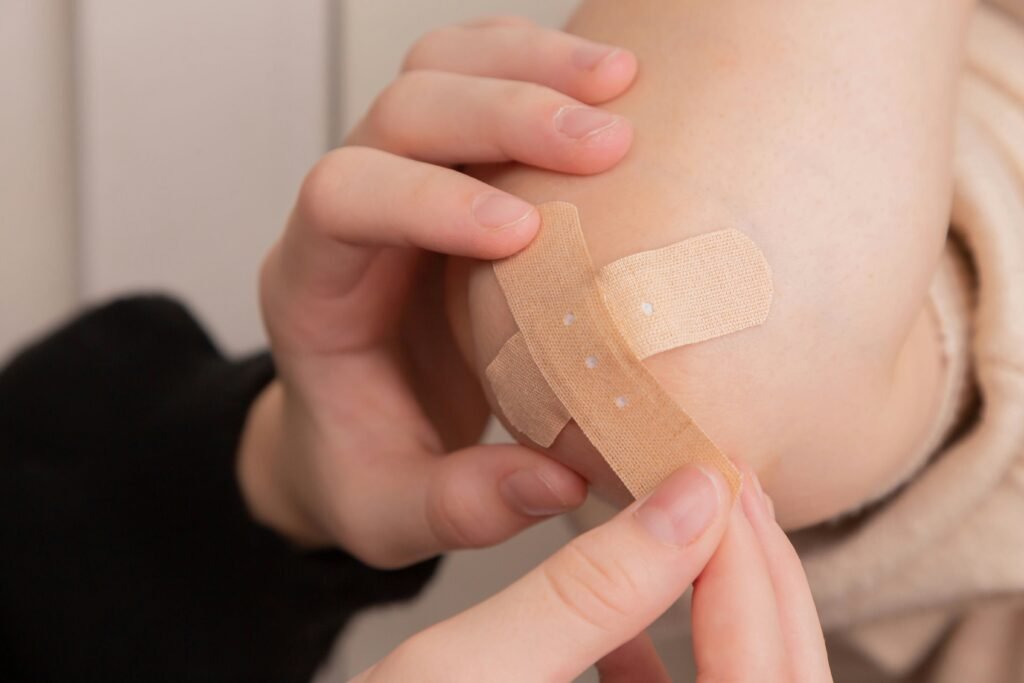 Why Do Healing Wounds Itch? Causes, Relief, and Warning Signs covering wound itching, skin irritation, healing stages, relief, and infection warning signs.