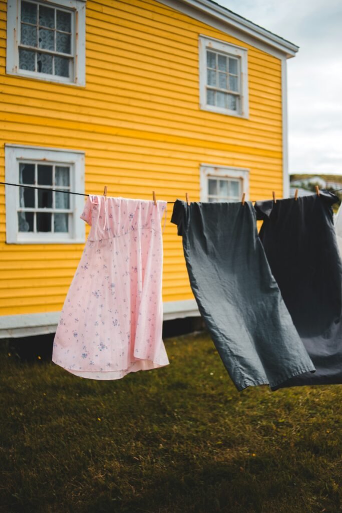 How to Get Grass Stains Out of Clothes Effective Methods for Fresh and Set-In Stains guide to grass stain removal, pre-treatment, laundry care, and fabric cleaning.