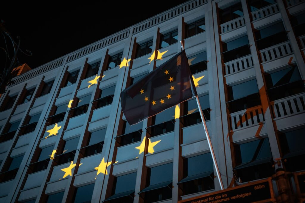 MiCA Stablecoin News guide to EU crypto regulations, stablecoin oversight, issuer responsibilities, market risks, and future developments.