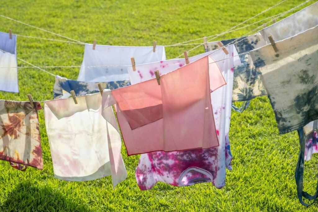 How to Get Grass Stains Out of Clothes Effective Methods for Fresh and Set-In Stains showing grass stain treatment, fabric care, washing methods, and laundry tips.