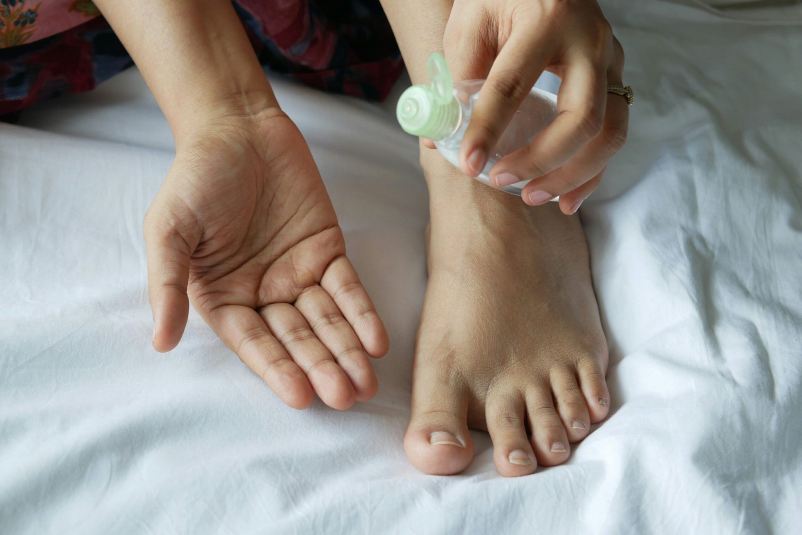 How to Get a Splinter Out of Foot Safely Complete Removal Guide